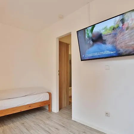 Am Rosenhain 6 Am Rosenhain 6 4 *